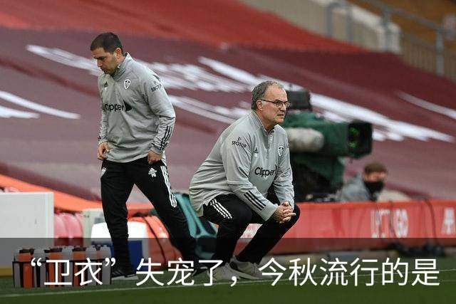 “卫衣”失宠了，今秋流行的是“奶奶衫+半身裙”，上海满街都是